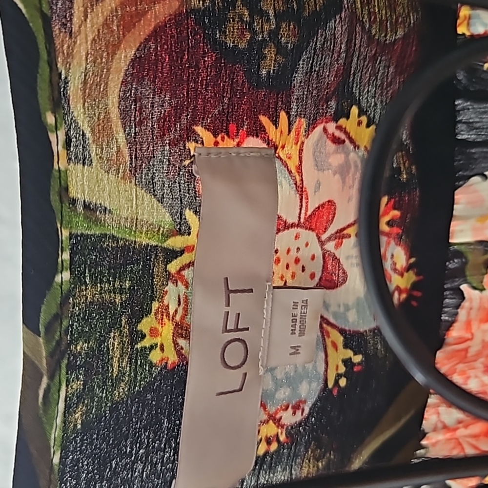 Loft lightweight floral top. Size M. - Picture 2 of 5